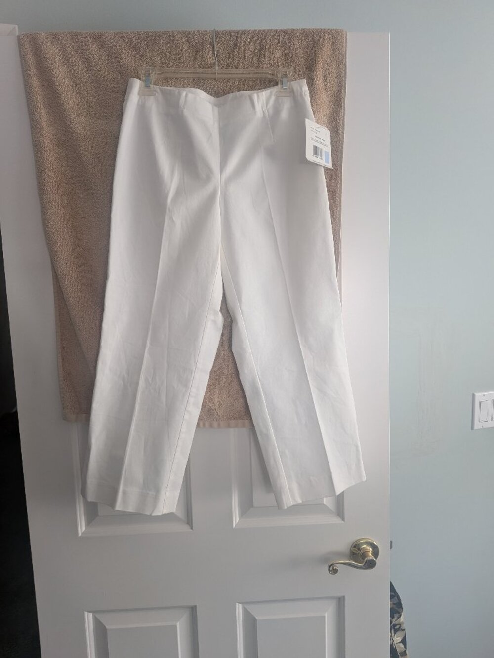 Liz Claiborne "Michaela" Crop Pants - Size 6 - White - NWT